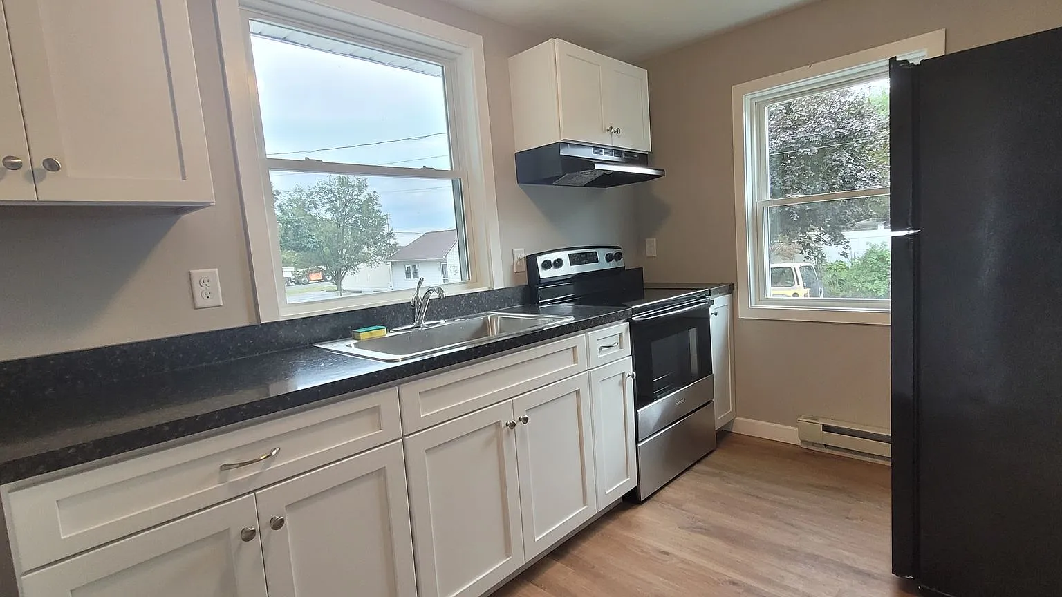 220 Rosedale Ave — Photo 1