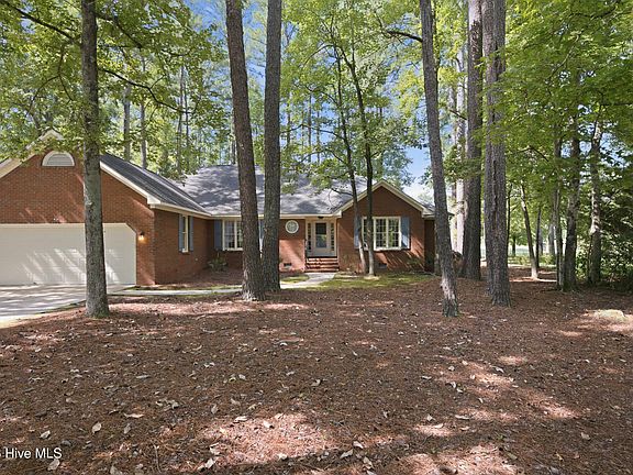 3rd image of 307 Augusta Court