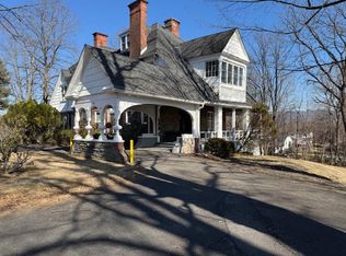 11 Tree Haven Ln, New Windsor, NY 12553