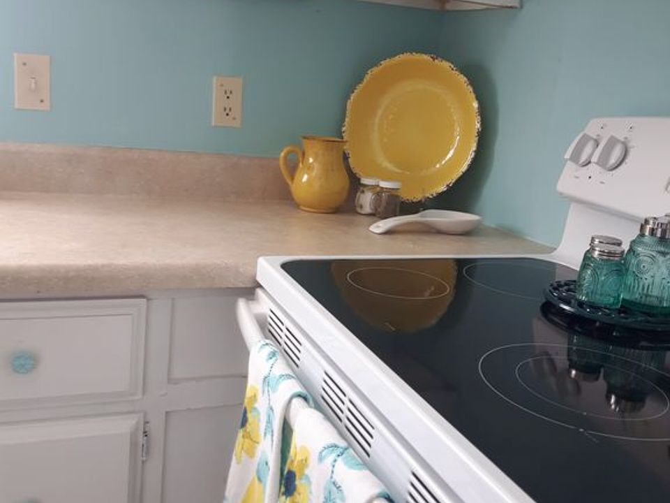 1st image of 11 Juan Carlos Ln