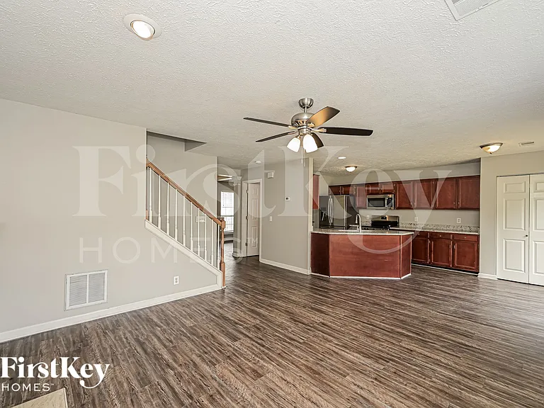 6005 Monroe Xing — Photo 4