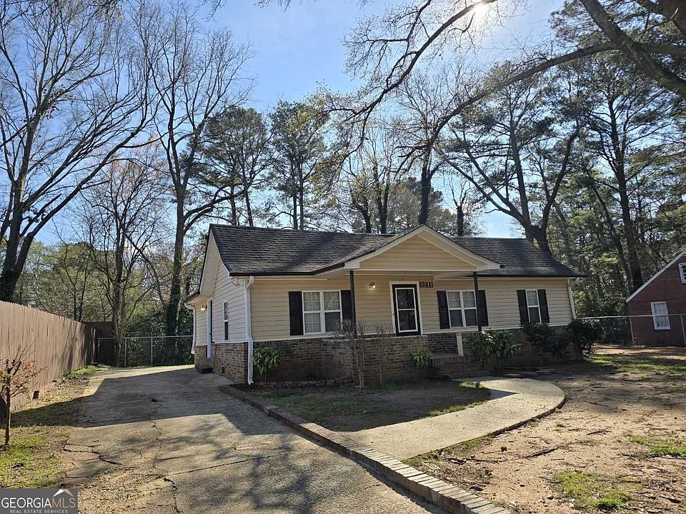 1st image of 1211 Lake Dr