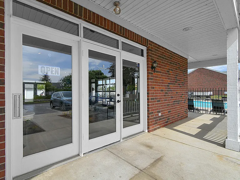 Fountain Place Apartments — Photo 38