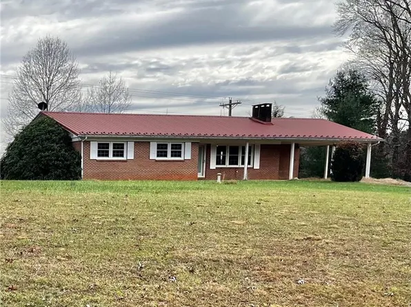 115 Poor Mans Trl, Lowgap, NC 27024