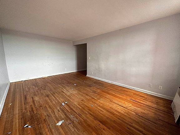 3rd image of 87-37 Kingston Pl #3