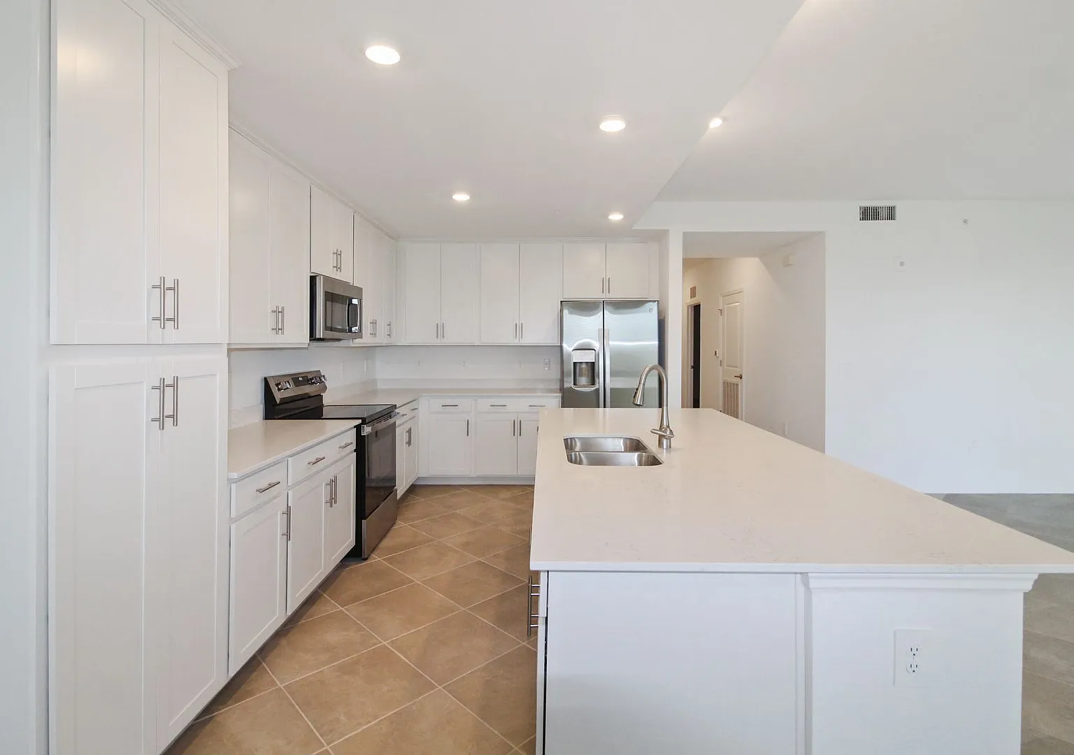 Wellen Park Golf and Country Club Annual Condo for Rent — Photo 4