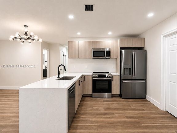 4th image of 3431 NE 8th Ave