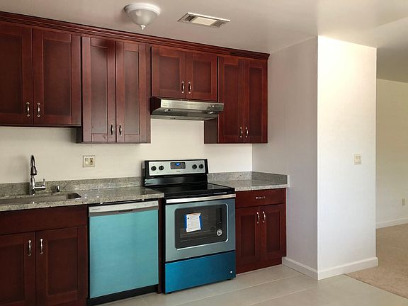 2nd image of 670 Begonia Way APT 3