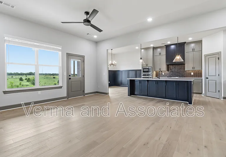 930 Trestle Ln — Photo 5