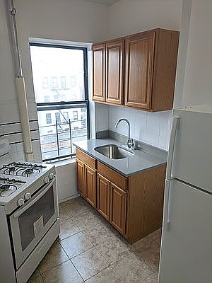 2nd image of 533 E 139th St #4B