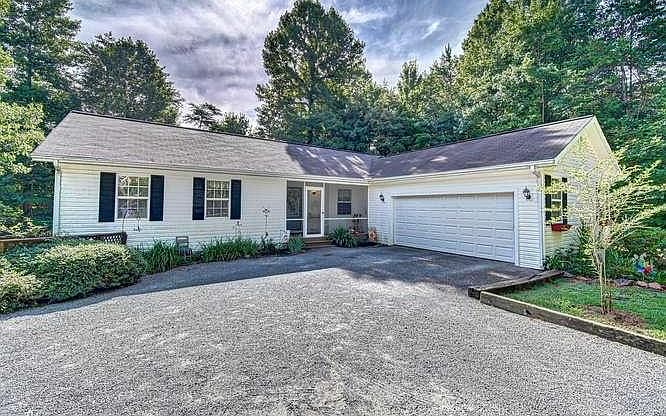 1st image of 2098 Wood Lake Ln