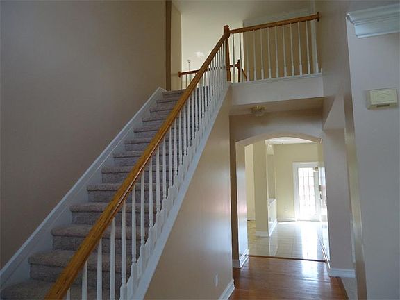 3rd image of 4566 Cedar Wood Dr