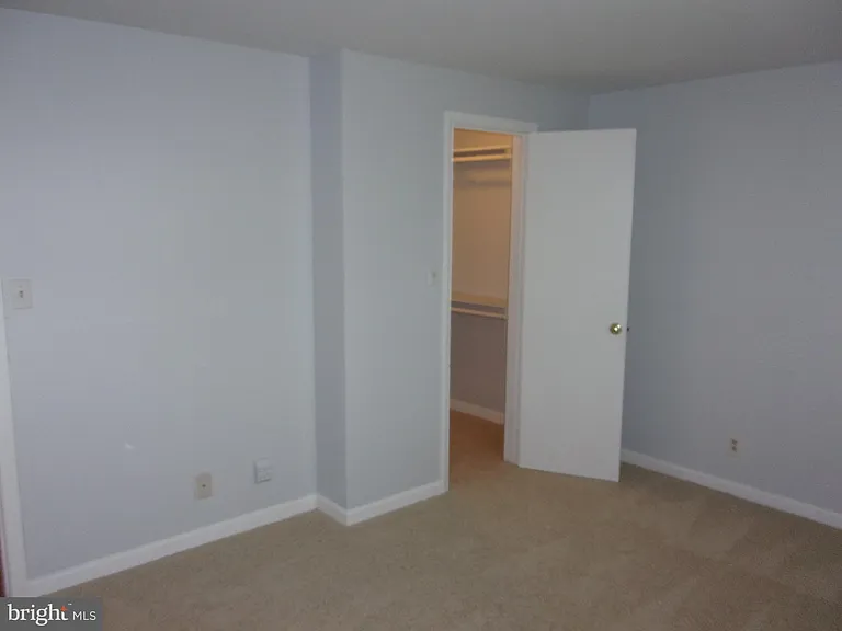100 Chesterfield Ln — Photo 10