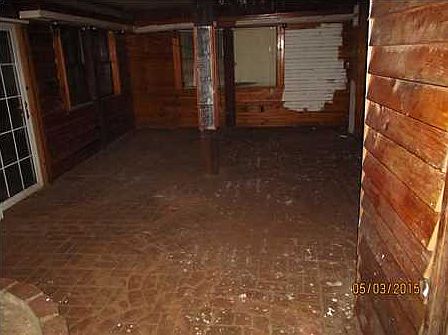 Hangout room with ceiling sp