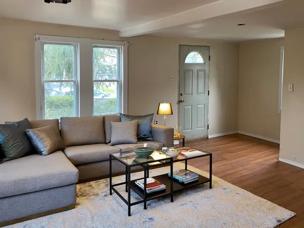 138 S Terrace Pl, Valley Stream, NY 11580