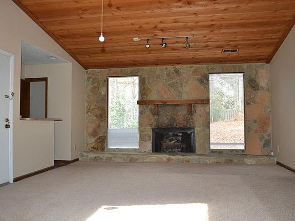 4th image of 830 Bonnie Glen Dr SE