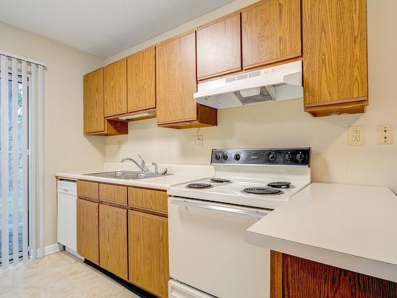 2nd image of 404 E Fairlawn Dr #0