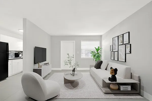 Manor Court Apartments — Photo 2