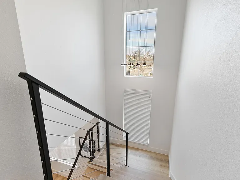 2513 Winnetka Ave — Photo 6