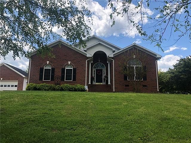 1st image of 18 Greenway Dr