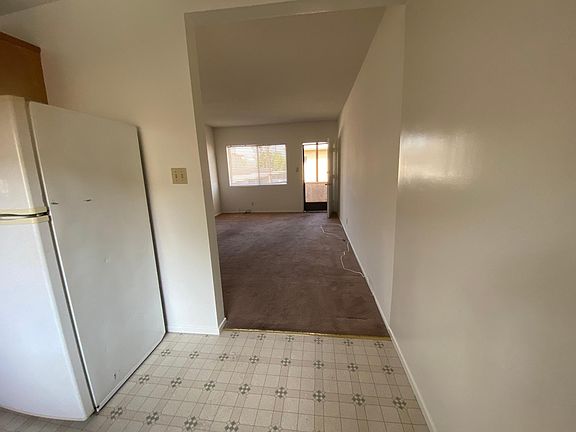 4th image of 3536 Garnet St #18