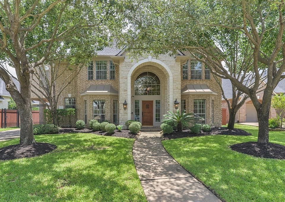 Beautifully landscaped 4 bedroom, 3 1/2 bath home in Lakes on Eldridge North.  This updated home includes a private wrought iron driveway gate, outside gas lighting, new solid wood front door, new roof and exterior paint.