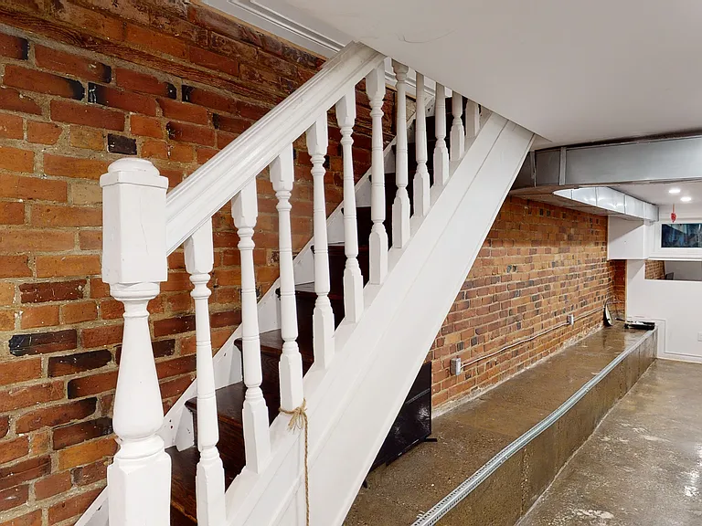 160 Beaconsfield Ave #1 — Photo 15