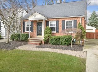 438 Huntmere Dr, Bay Village, OH