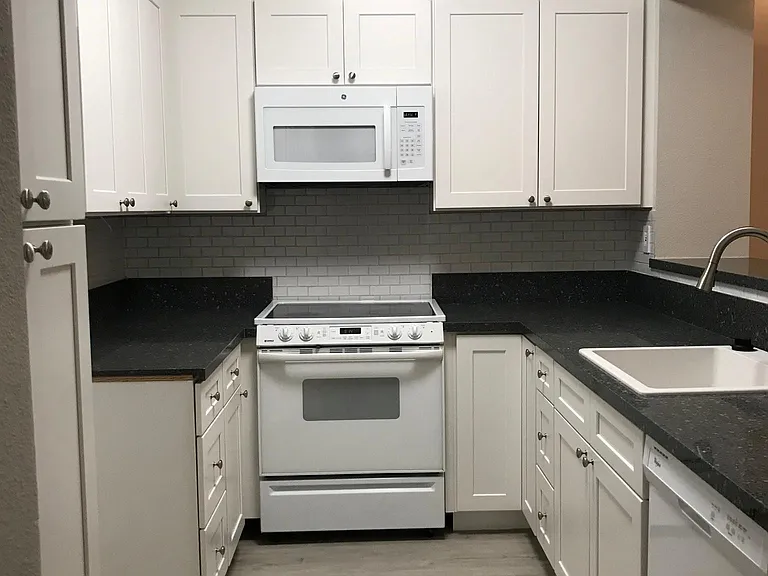27 Campton Pl — Photo 12