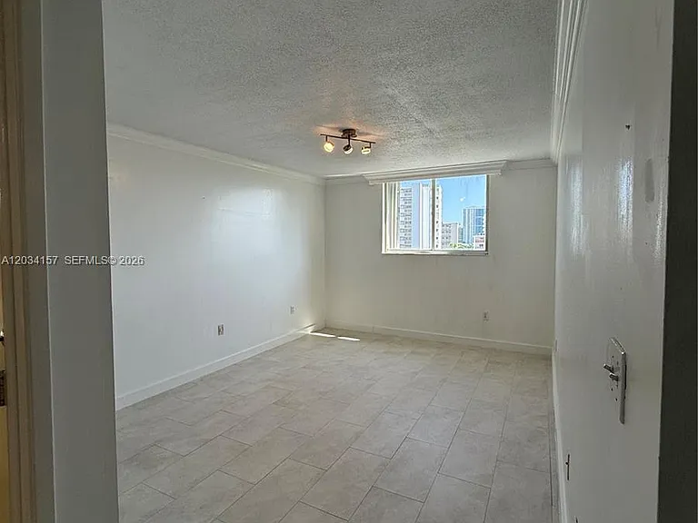 1688 West Ave #706 — Photo 4