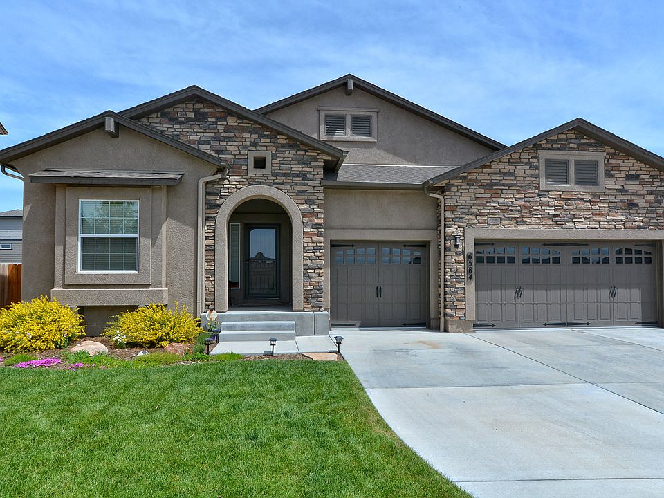 FRONT VIEW OF THE HOME