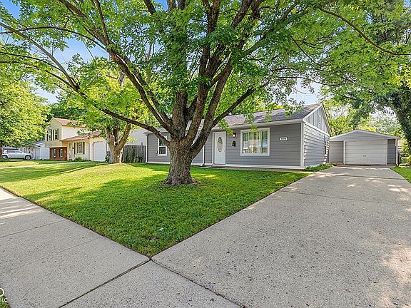 3rd image of 3701 Richelieu Rd