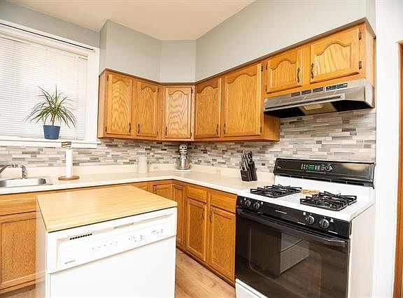 3rd image of 6607 Fyler Ave