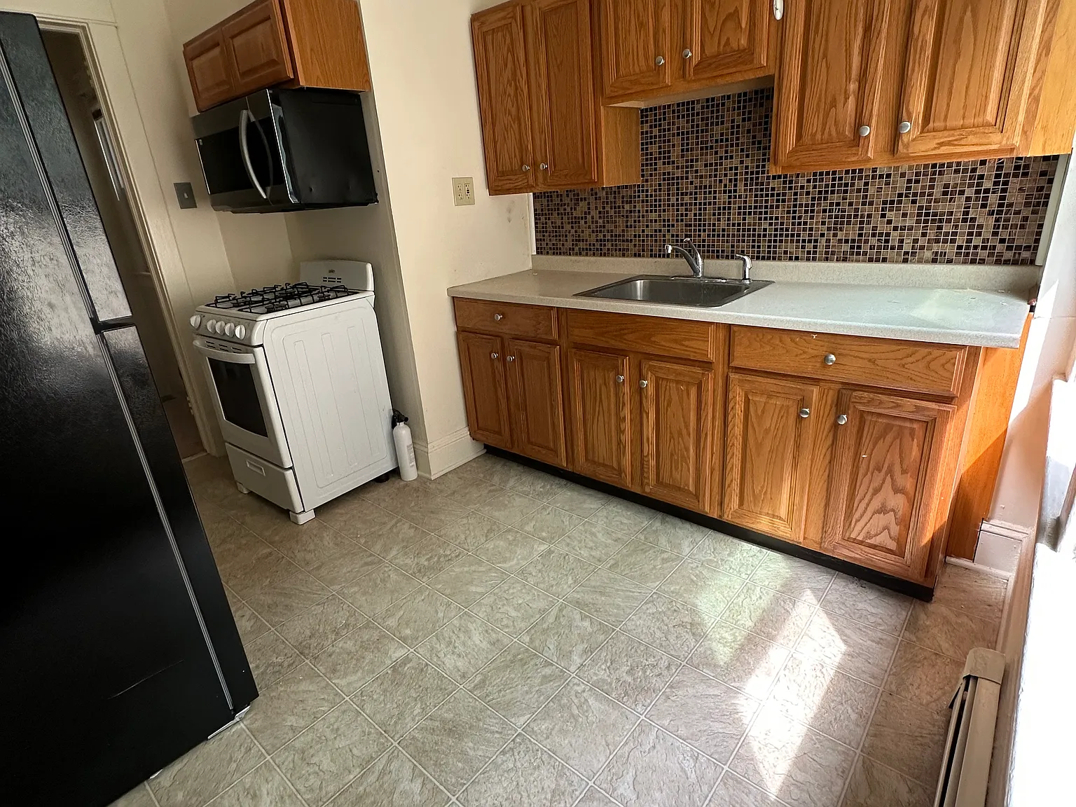 2 bed, 700 sqft, $1,900 — Photo 2