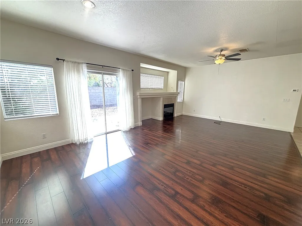 3 bed, 2.0 bath, 1610 sqft, $1,990 — Photo 4