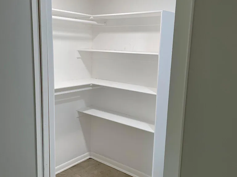 1402 E 12th St #5 — Photo 11