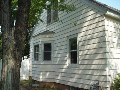 3rd image of 941 26th Ave N