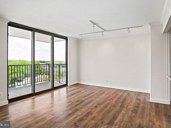 3rd image of 6800 Fleetwood Rd APT 1011