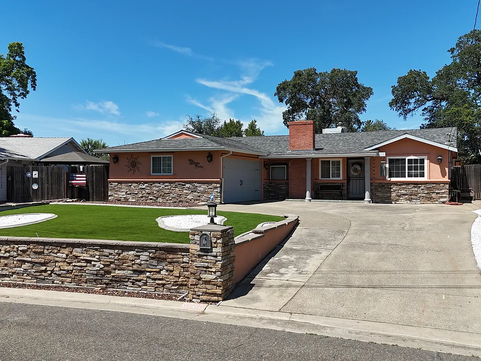6765 Judistine Dr