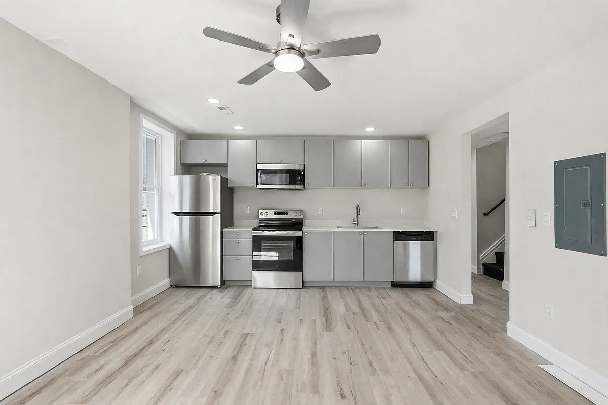 Building Photo - 520 Lowell St #2