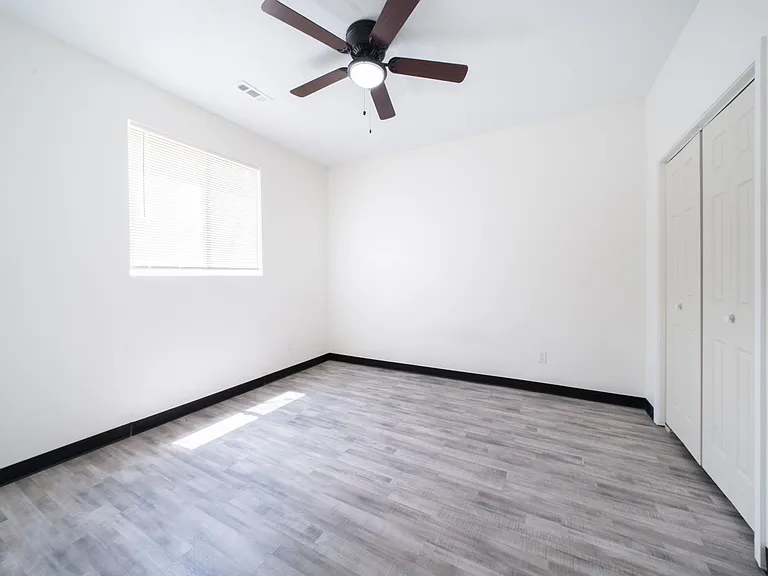 2935 E Maplewood Dr — Photo 10