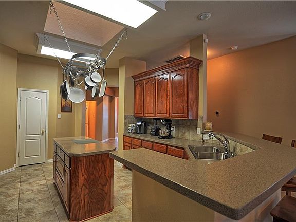 5th image of 2101 Crestwood Trl