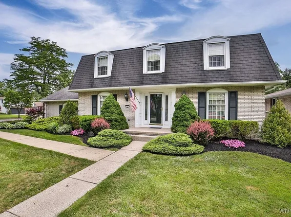 177 Foxpoint W, Williamsville, NY 14221