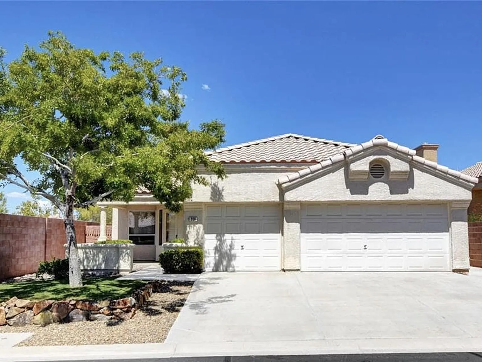 3 bed, 1524 sqft, $2,390 — Photo 1