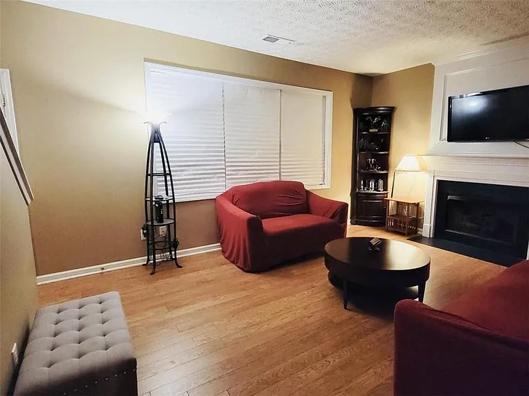 6904 Silver Bend Pl — Photo 5