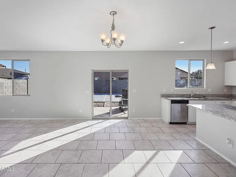 7135 W Rancho Dr — Photo 14