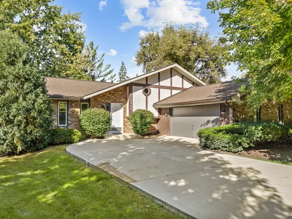2924 Hickory Ct, Woodridge, IL 60517