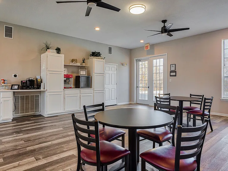 Autumn Brooke Apartments — Photo 17