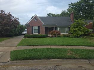 19982 E Emory Ct, Grosse Pointe Woods, MI 48236
