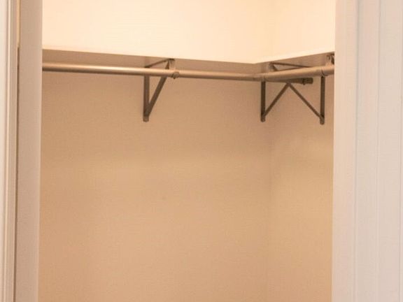 3rd image of 940 W Winona St APT 810